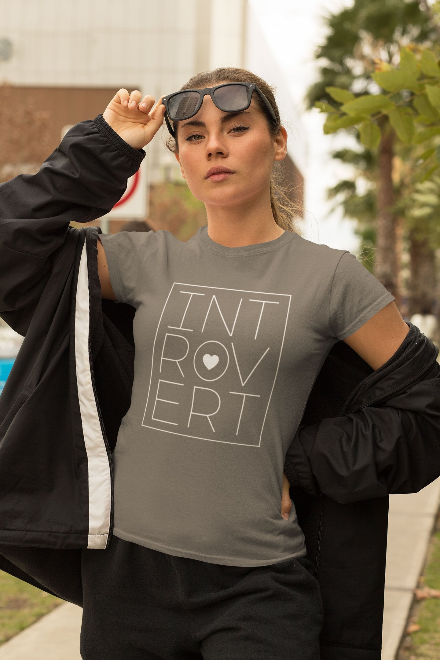 T-Shirt - Int-rov-ert Unisex Short Sleeve Tee